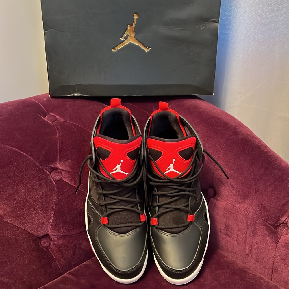 NWOT JORDAN FLIGHT CLUB 91 SIZE 11 BLACK, WHITE & UNIVERSITY RED LEATHER🏀